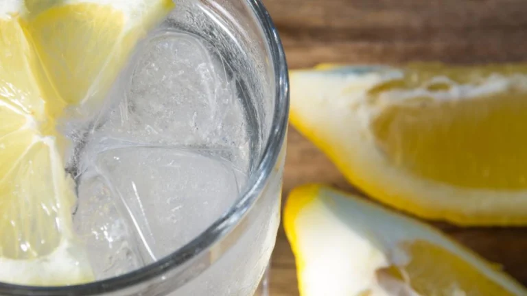 Start dagen med et glass sitronvann: Dette skjer med kroppen din