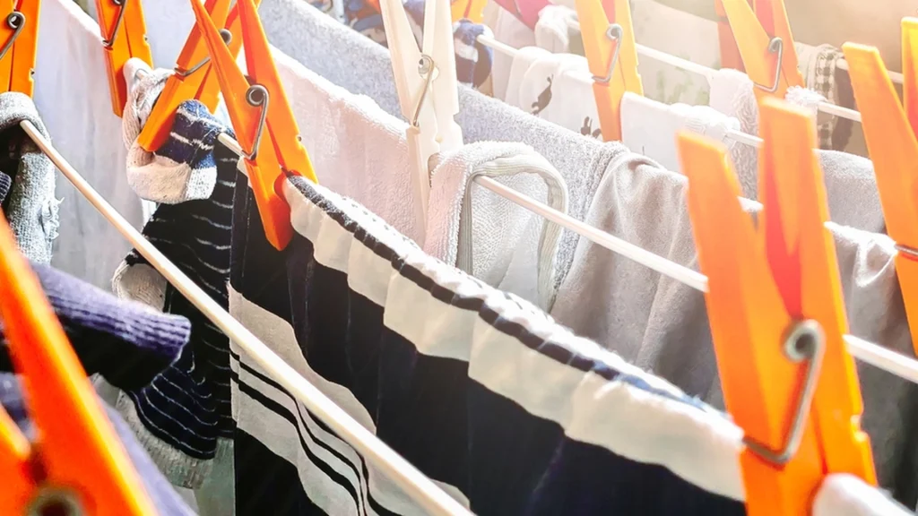 Varken tvättlina eller torktumlare: Den här holländska metoden torkar dina kläder rekordsnabbt på vintern