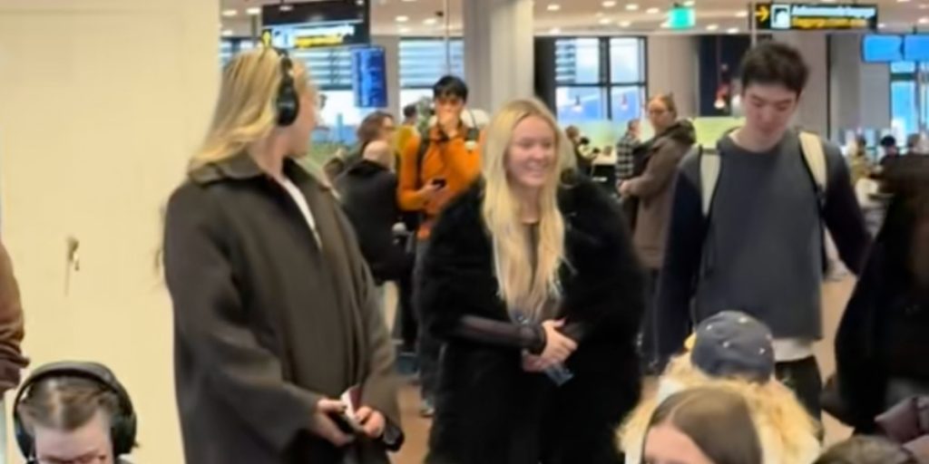 Fans i chok over vildt øjeblik i lufthavnen: Pludselig dukkede verdenskendt popstjerne op