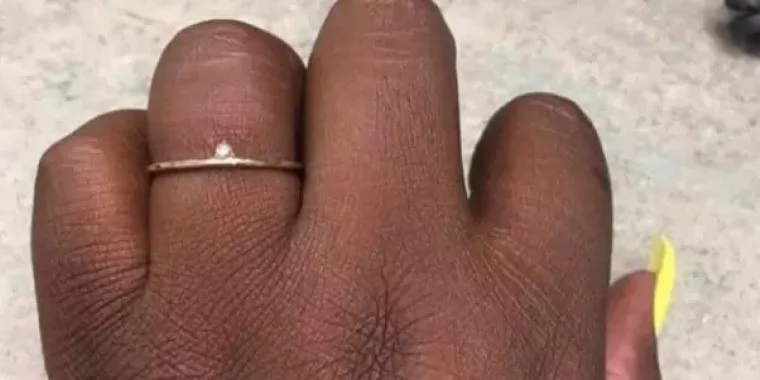 Kommende brud raser over vielsesring: ‘Jeg vil ikke have den lille lorte-ring’