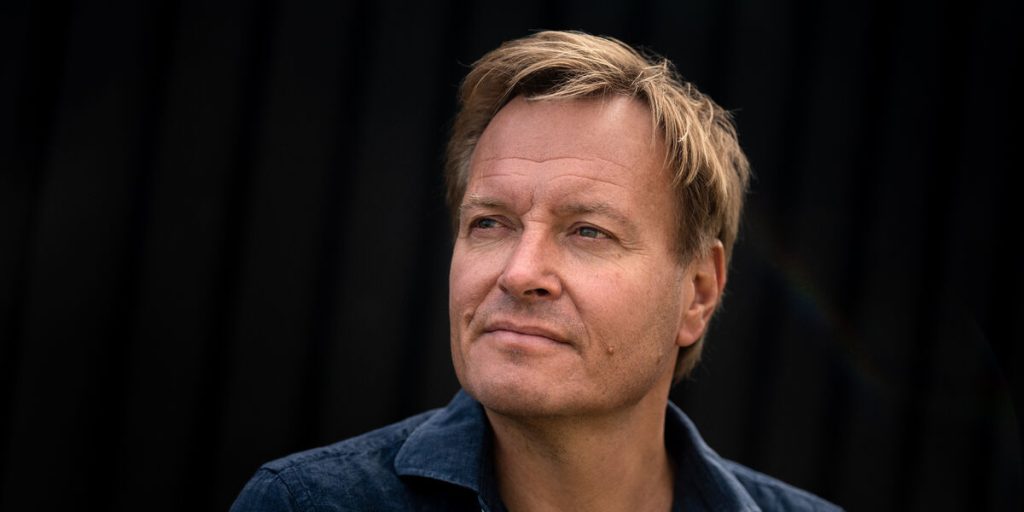 Fra kaotisk barndom til styrke i verdens brændpunkter: Derfor er Rasmus Tantholdt så god til sit job