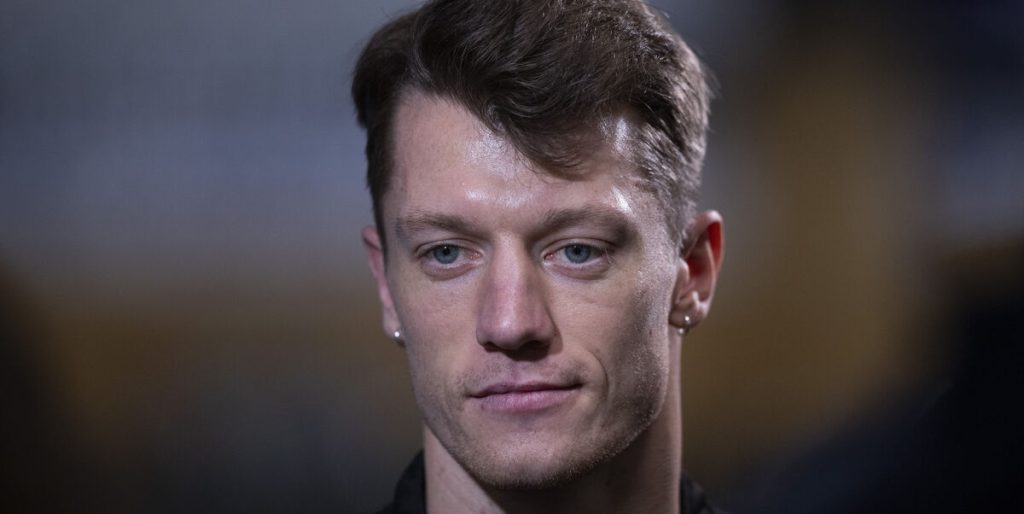 Hudløs ærlig Emil Jakobsen: Åbner op om stort tab