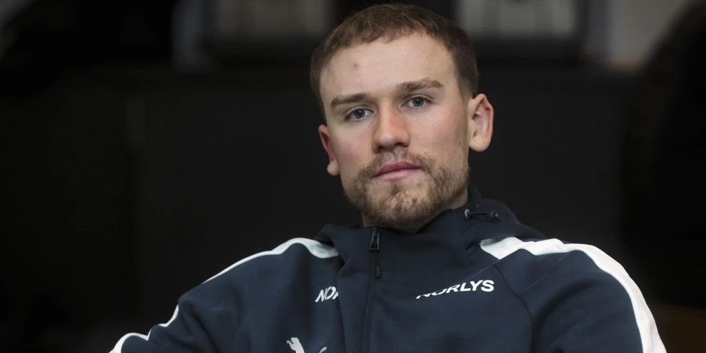 Simon Pytlick bryder tavsheden om mobning: “Jeg er kommet grædende hjem”