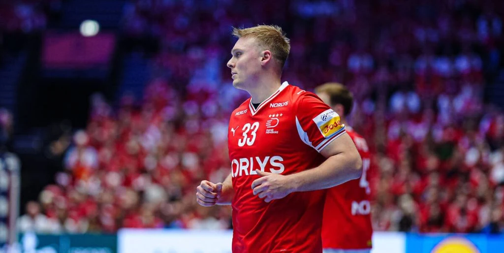 Se den lille guldklump: Emil Bergholt deler billeder af parrets nyfødte søn