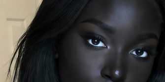 Hun er blevet kåret som ‘verdens smukkeste kvinde’, men nu er flere begyndt at undre sig over denne detalje