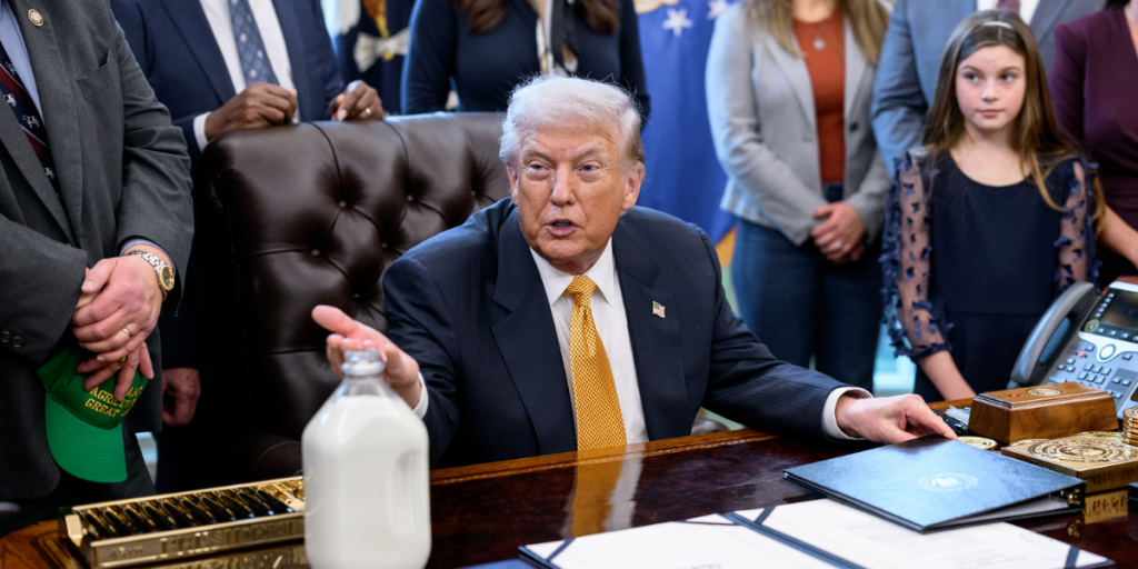 Video af Trump går viralt: “Falder i søvn” under vigtigt møde