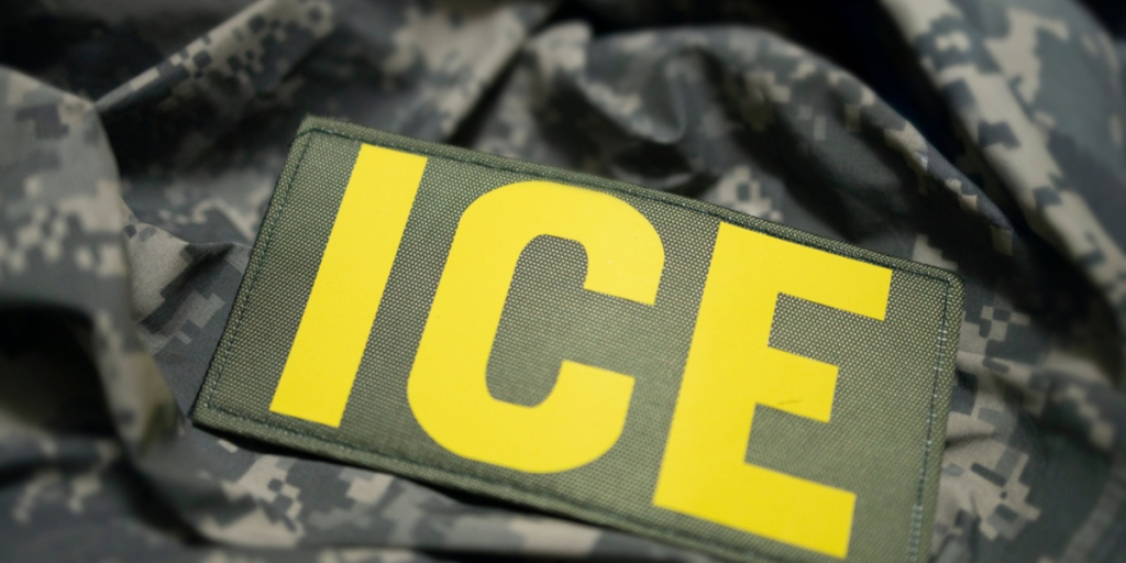 Spendenaktion für ICE-agenten löst empörung aus, nachdem milliardär spende verteidigt