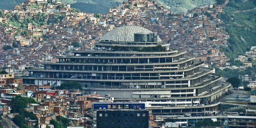 Helicoide_roca_tarpeya_caracas