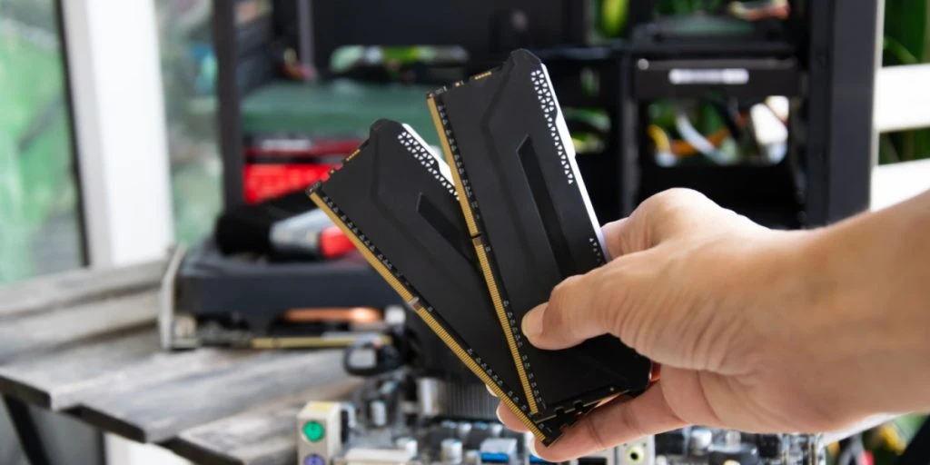 Kan det betale sig at vælge billigere RAM til gaming?