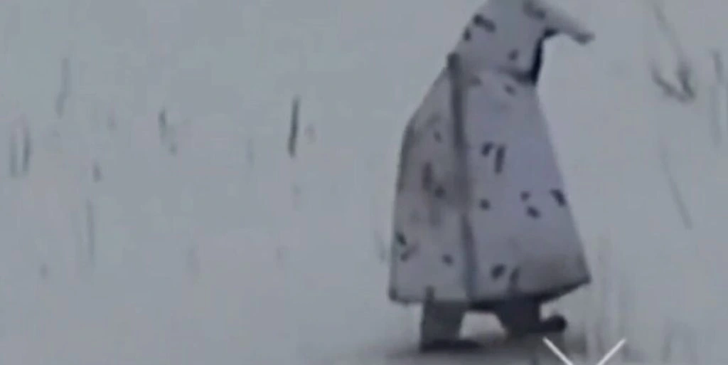 Russian-soldier-in-thermal-cape-504494