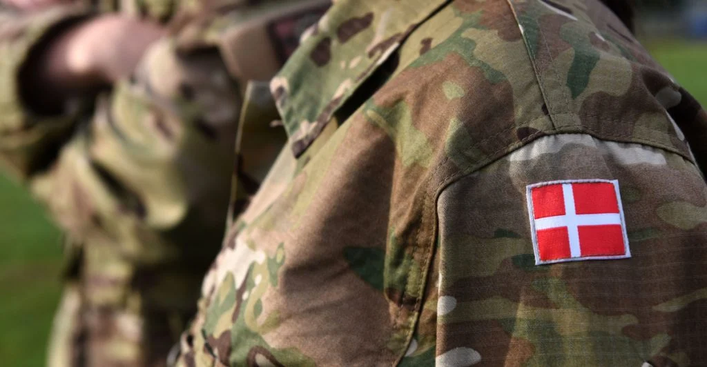 USA-ambassaden i Köpenhamn tog ner veteranflaggor – nu rasar danska soldater