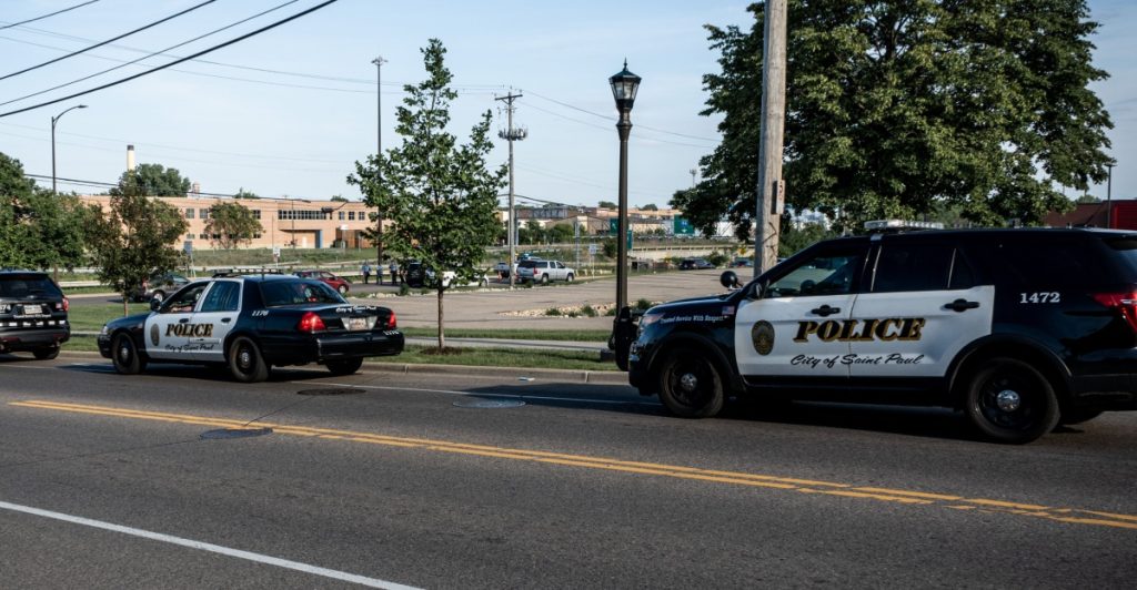 Bürgermeister von Minneapolis wirft ICE vor, nach schusswaffenvorfall unruhen zu provozieren