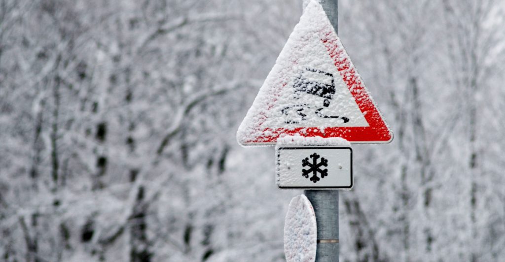 Varningsskylt snö trafik