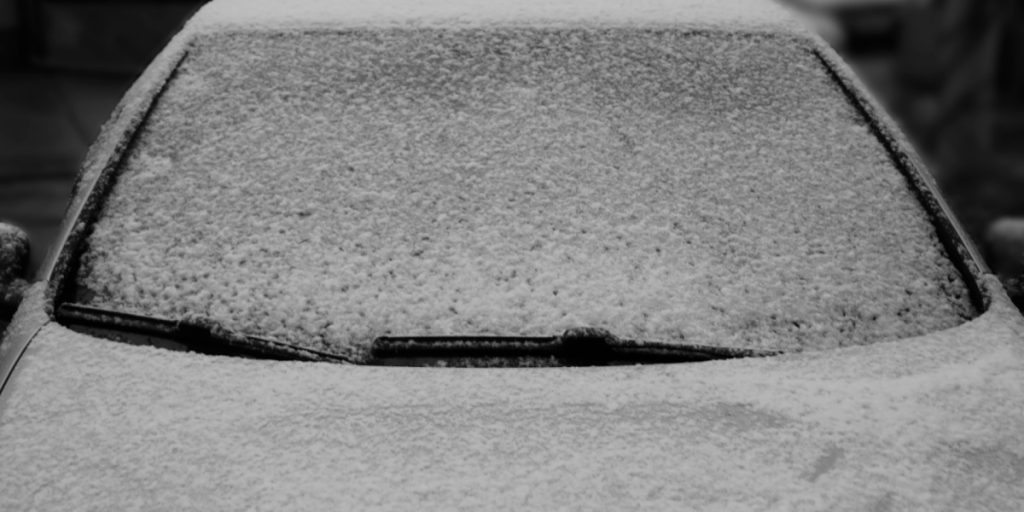 Snestormen lurer i horisonten: Billister rådes til at putte sokker på vinduesviskerne