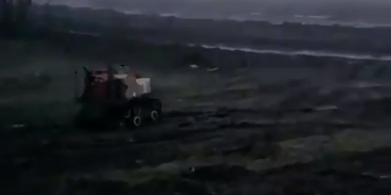 Video zeigt, wie eine russische Bodendrohne Minuten nach der Lieferung an die Front explodiert