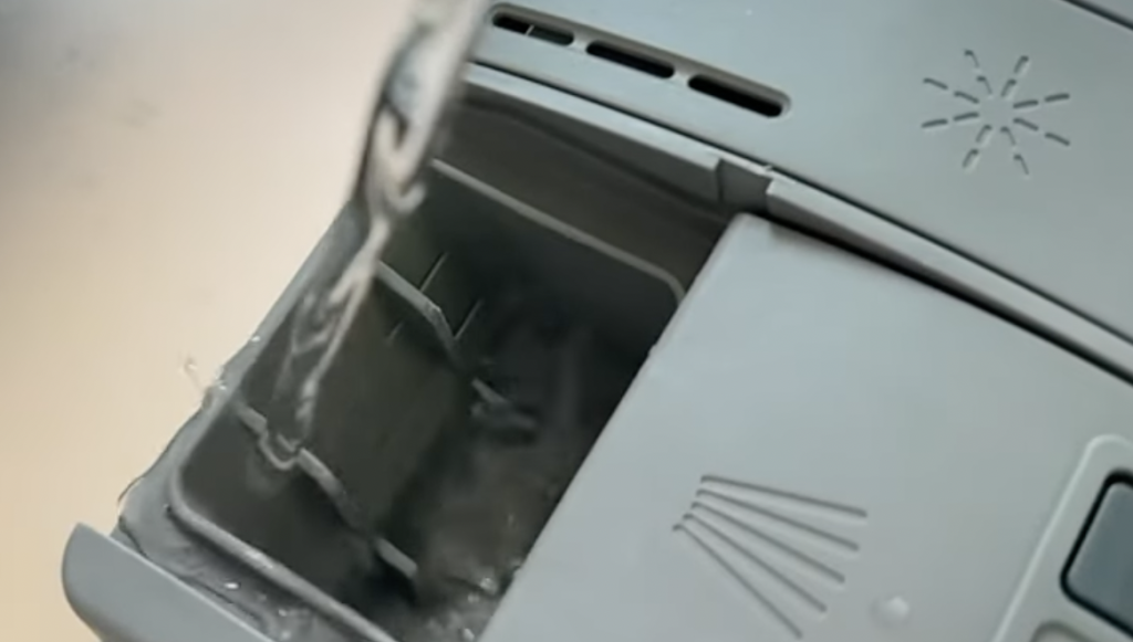 Man använder detta i stället för en diskmaskinstablett: Nu köper han inte längre de dyra tabletterna