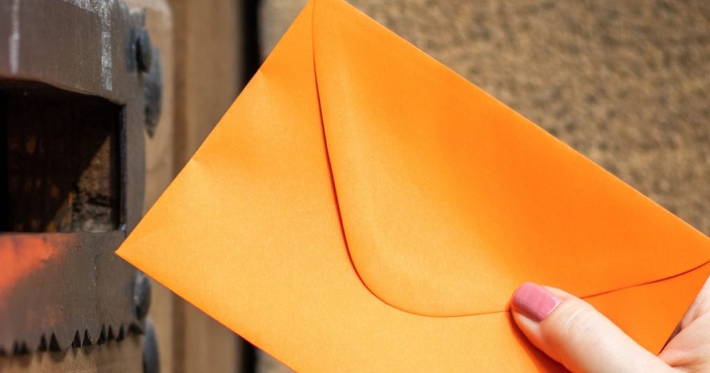 Hittar du ett orange kort i brevlådan bör du reagera direkt