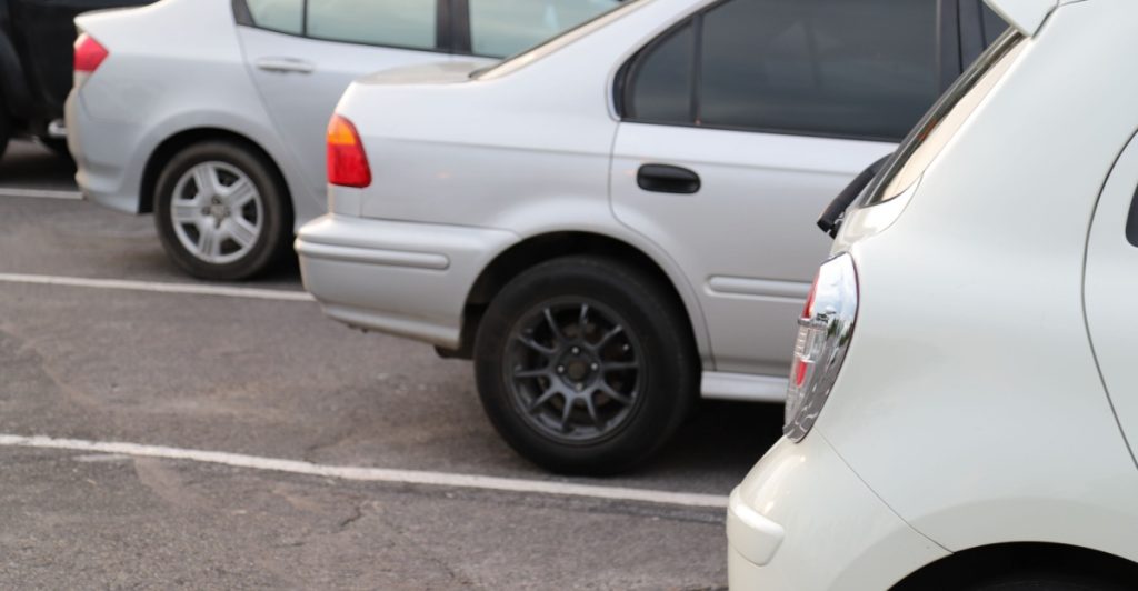 Træt af lav indstigning og irriterende skærme: Så vælger flere den her bil