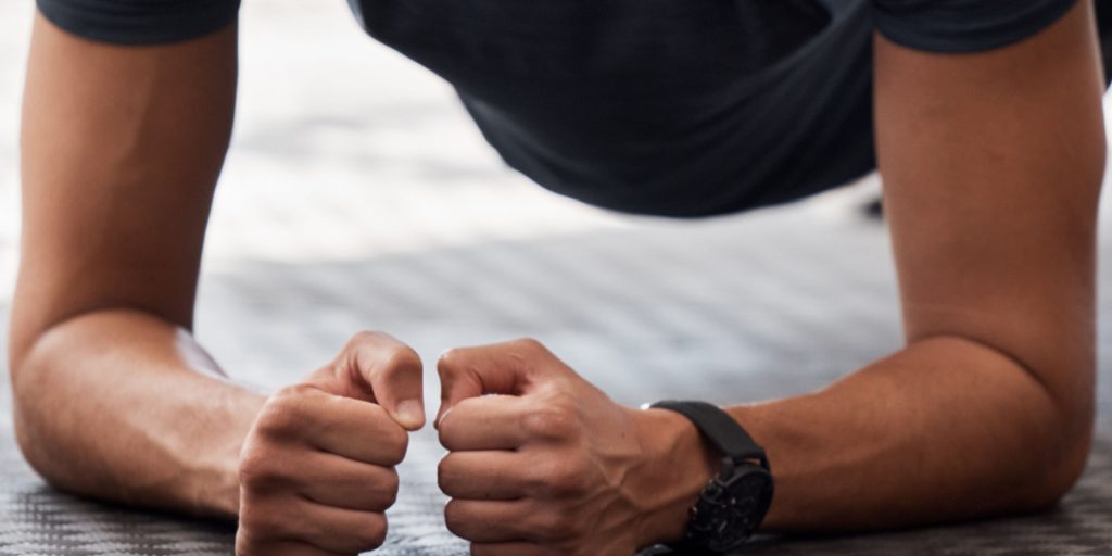 Han gjorde plankan varje dag i en vecka: Här är resultatet