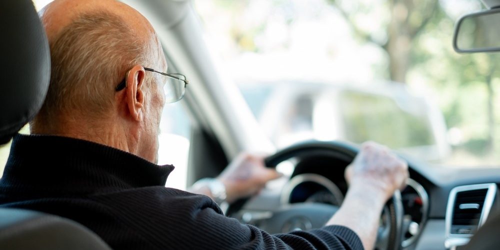 Nye kørekortkrav diskuteres: Bilister omkring 70 år kan blive ramt