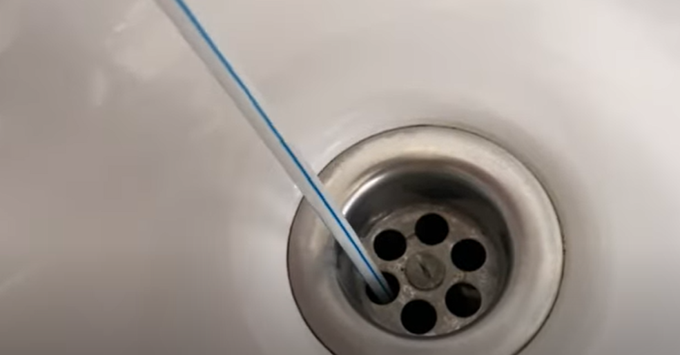 Rörmokare berättar inte om det här sugrörsknepet: Här finns mycket pengar att spara