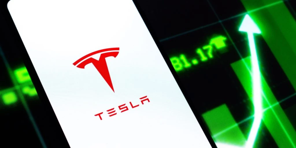 Tesla-aktien stiger efter nyt signal om robotaxier