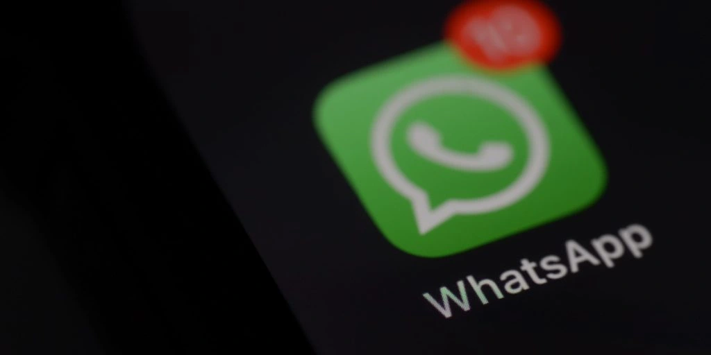 Elon Musk sår tvivl om WhatsApps sikkerhed i nyt angreb på Meta