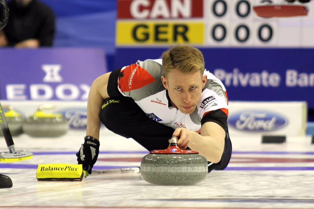 Curlingstjerne anklaget for at røre stenen to gange: “Hele curlingens ånd er død”