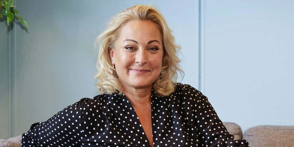 Stéphanie Surrugue er blevet skiftet ud af DR: Nu sætter hun ord på beslutningen