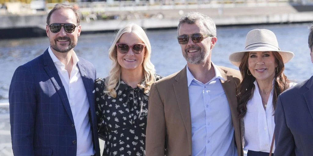 Tættere end de fleste ved: Så stærkt er Kong Frederiks bånd til Mette-Marit