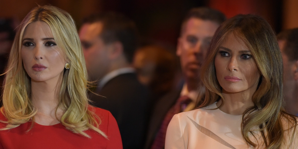 Akavet øjeblik mellem Melania og Ivanka Trump går viralt