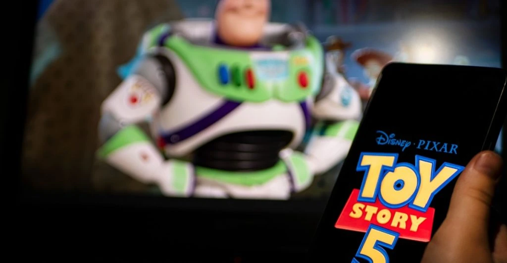 Toy Story 5 læner sig op ad nostalgien, mens traileren genbesøger velkendte temaer