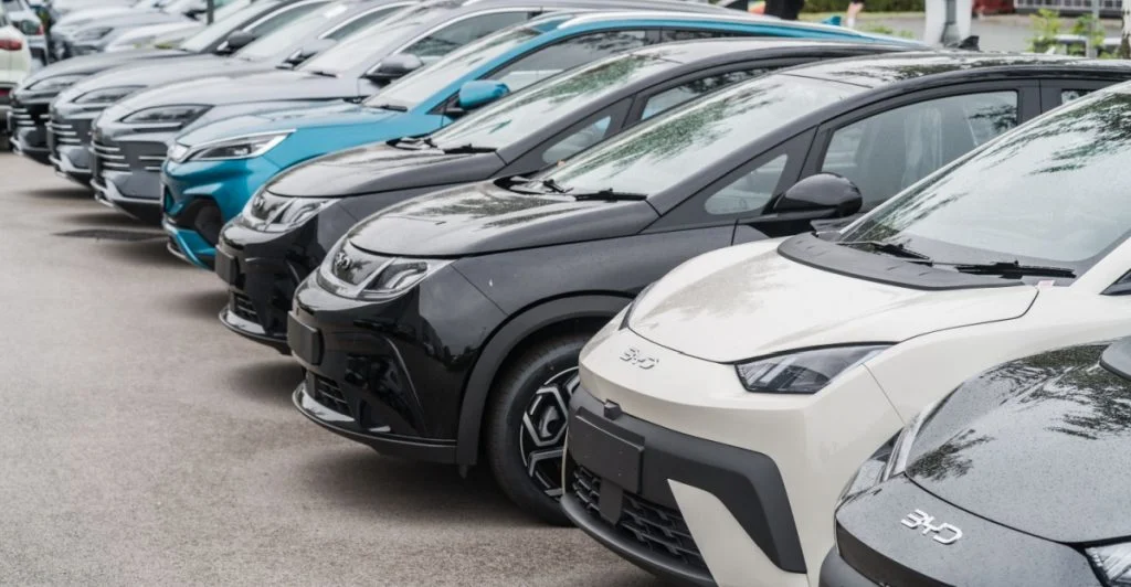 Canada løfter sløret for to vilde elbil-prototyper, og sender et direkte signal til Kina i kampen om fremtidens elbiler