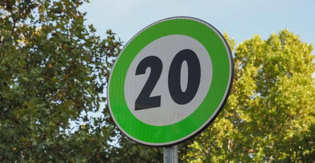 Nyt grønt hastighedsskilt skaber debat i Europa, men løsningen er allerede fundet