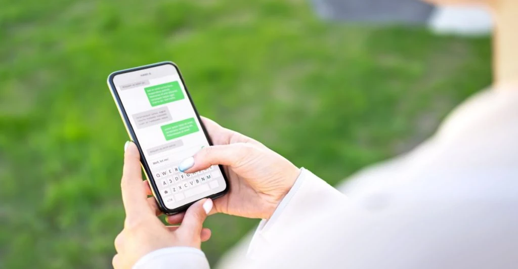 Sikkerhedseksperter advarer om spyware, der spredes gennem sms og chatapps