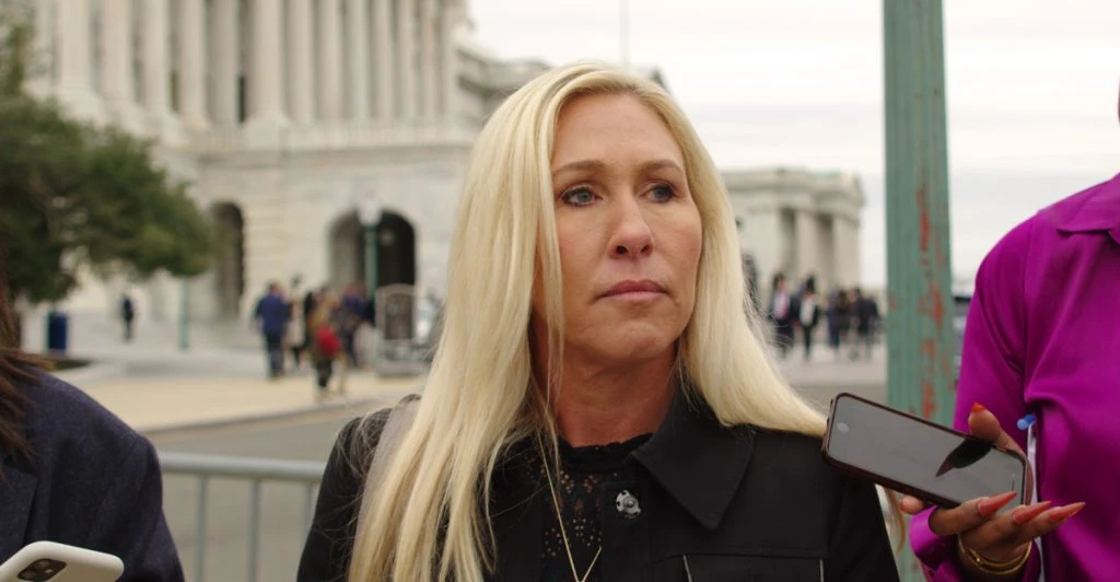 Kampen om Marjorie Taylor Greenes tomma stol hårdnar: 16 kandidater och en fråga – vem följer Trump?