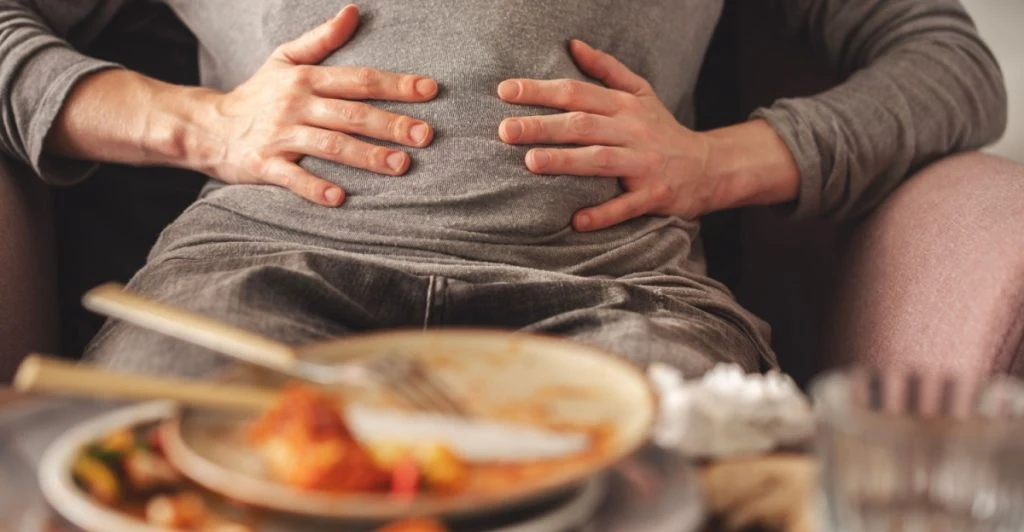 Känner du dig uppblåst? Gör detta i fem minuter efter maten