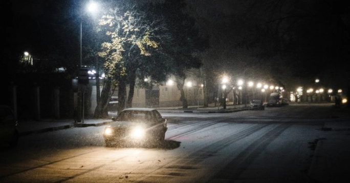 Hver anden har oplevet det: ‘Sort is’ kan give biler problemer i trafikken