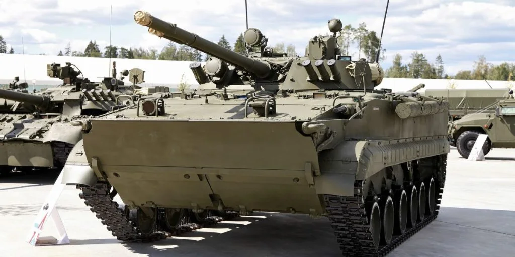 Russland liefert neue BMP-3 aus, obwohl Bericht zugibt, dass der US-Bradley überlegen ist