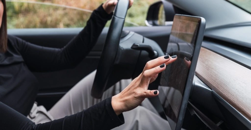 Touchskærm eller telefon: Reglerne bag rattet er skærpet, men de færreste kender forskellen