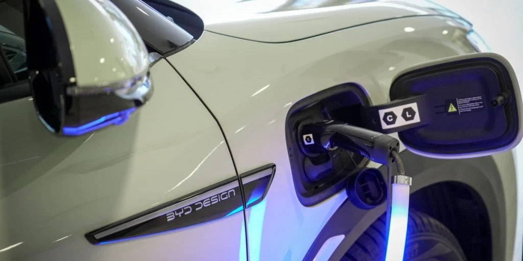 BYD vil lade elbiler hurtigere end benzin – og udfordrer hele markedet