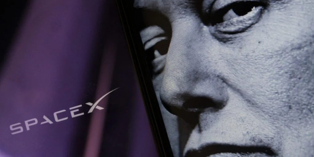 Musk svänger från Mars till Månen i SpaceX:s senaste vision