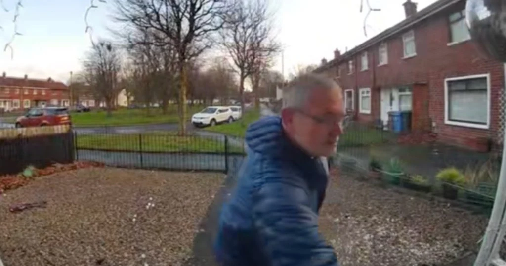 Far vidste, at datter havde særlig arbejdsdag: Kamera fangede hans søde gestus