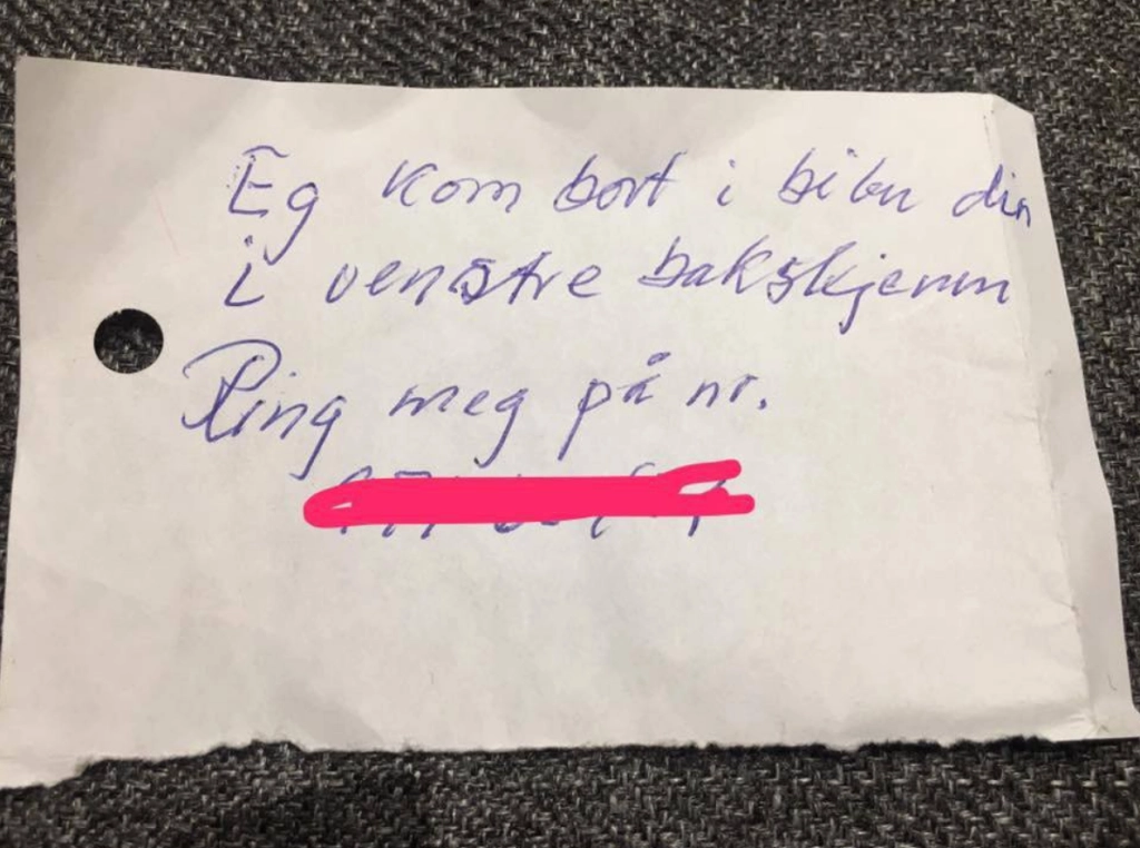 Mand fandt seddel i forruden: Da han sætter sig ind i bilen, får han et kæmpe chok