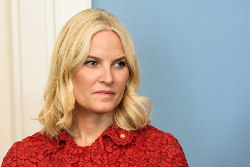 Mail om utroskab: Kronprinsesse Mette-Marits beskeder til Epstein vækker fornyet vrede