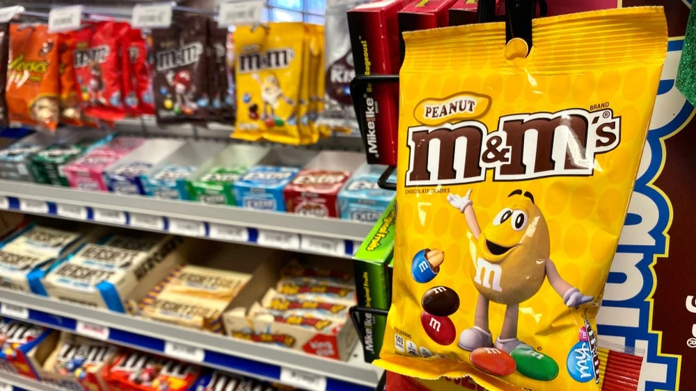 m&m
