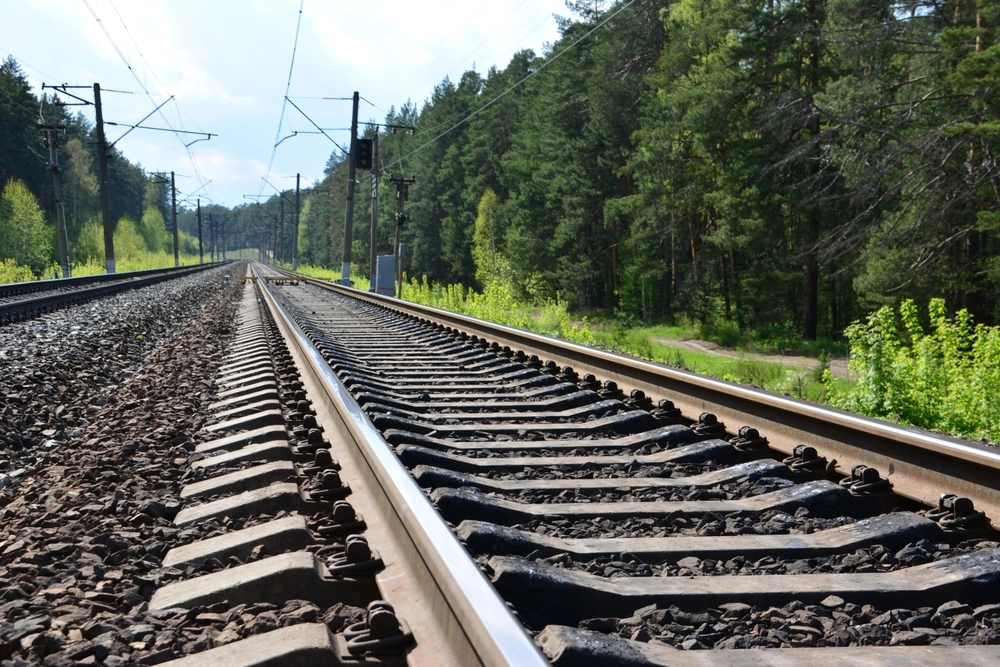 Kæmpe ulykke sætter trafik i stå: Regionaltog kørt af sporet