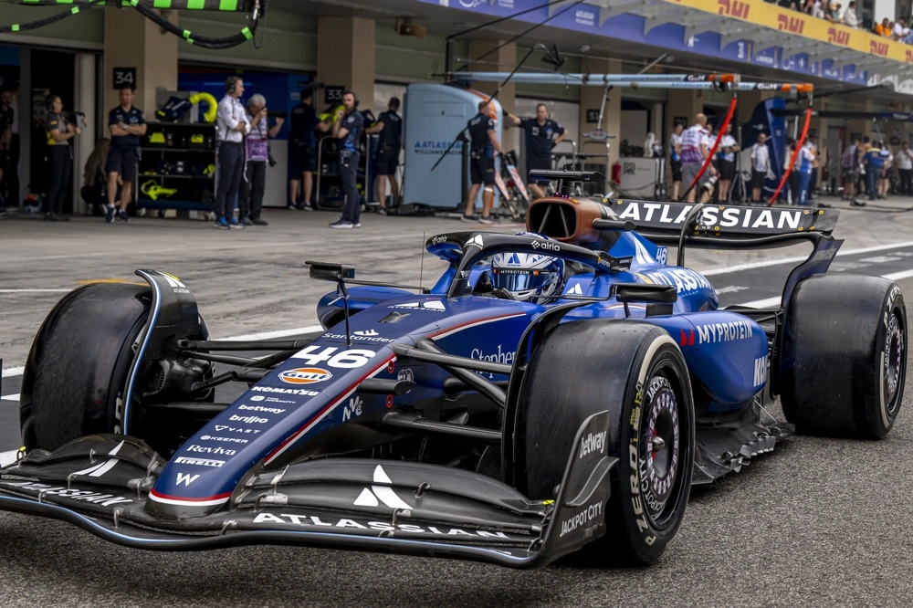 Formel 1 stjerne i forfærdeligt styrt