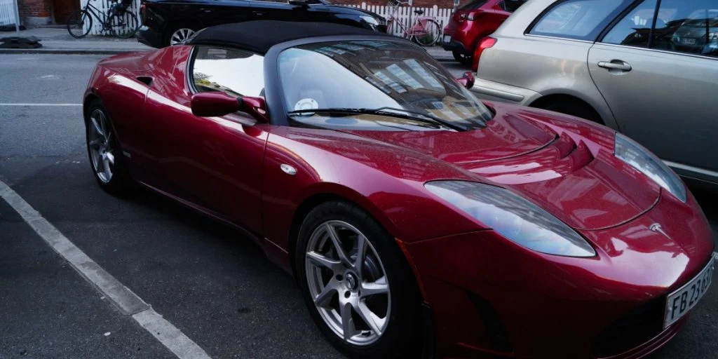 Tesla puster nyt liv i Roadster-drømmen
