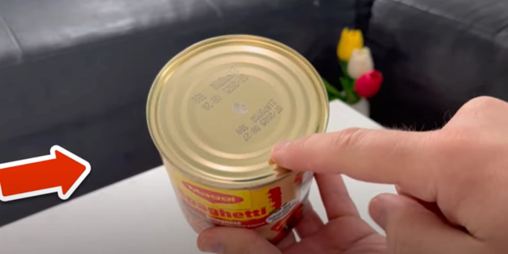 Sådan åbner du en dåse uden dåseåbner: Kom ind til godterne på sekunder